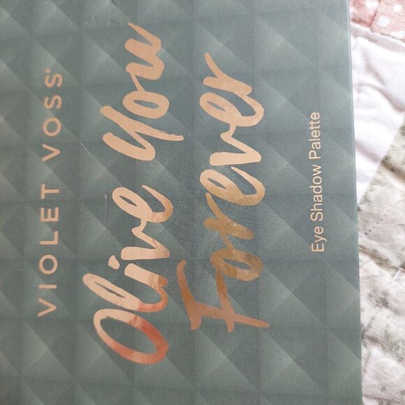 Violet Voss Olive You Forever Eyeshadow Palette - Picture 4 of 5